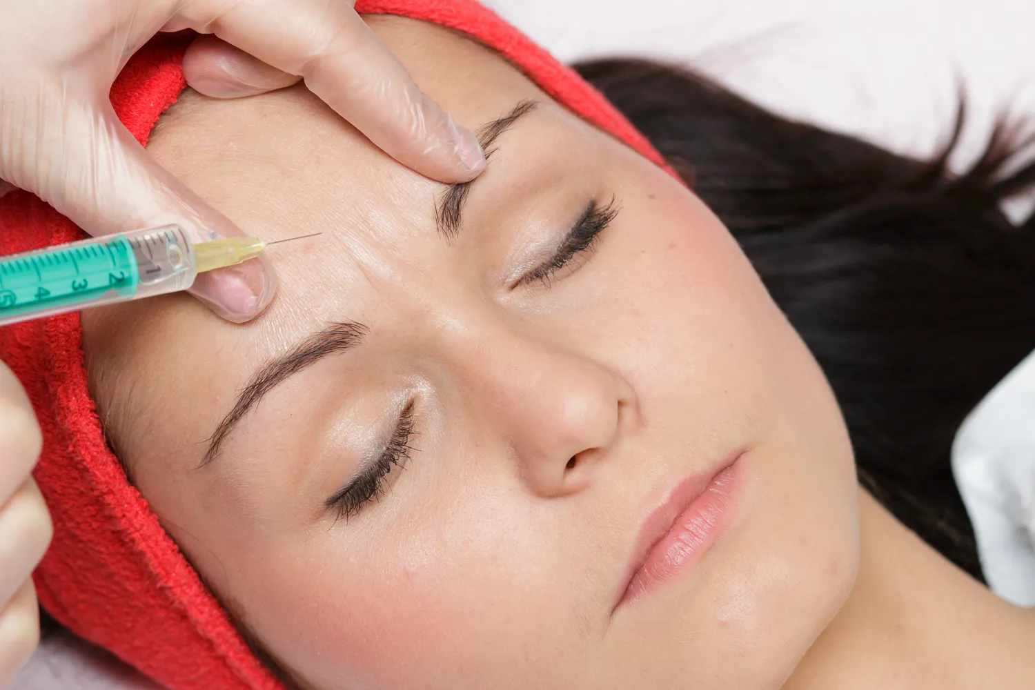 Co rozpuszcza kwas hialuronowy?