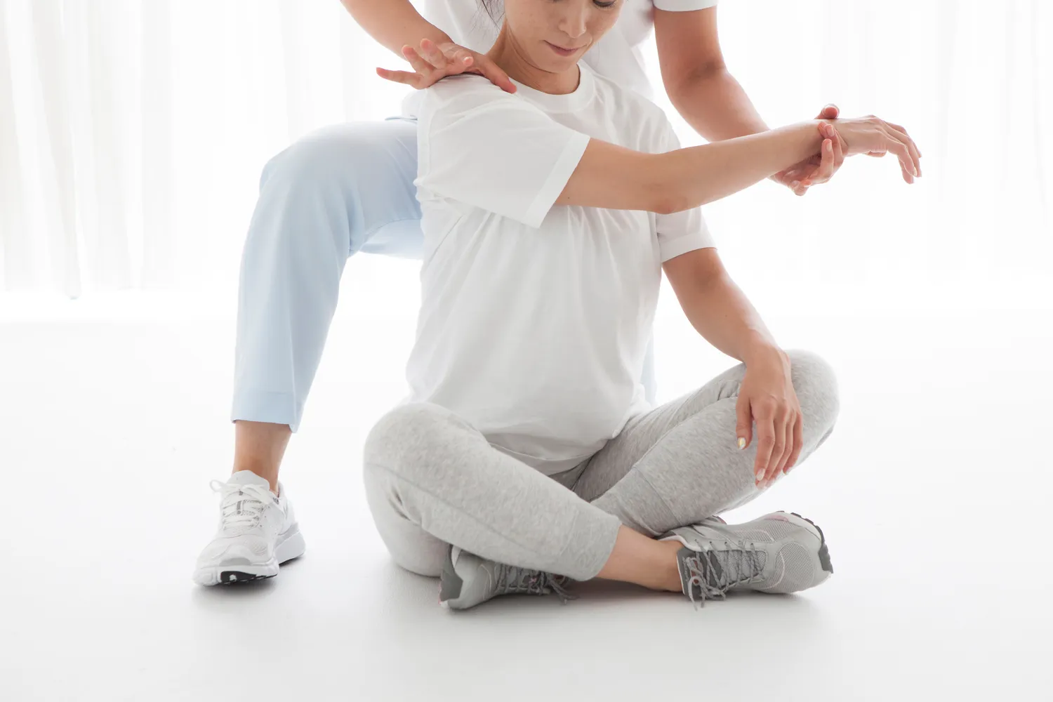 Czym jest rehabilitacja, jakie są jej rodzaje i jak wyglądają przykładowe zabiegi?