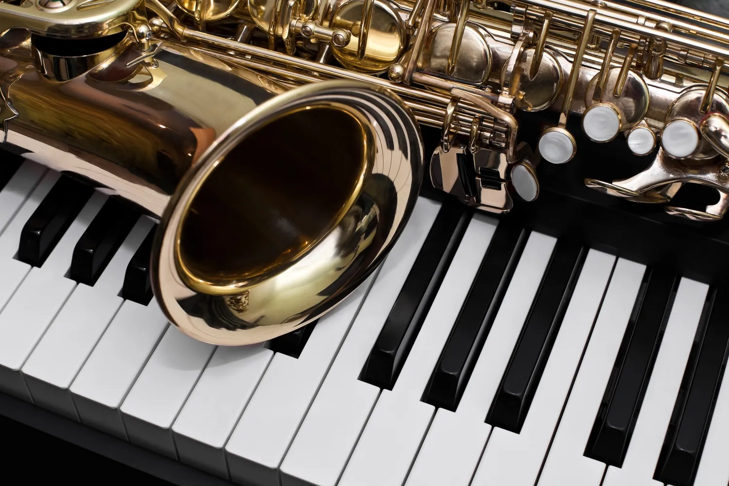 Ile przycisków ma saksofon altowy?